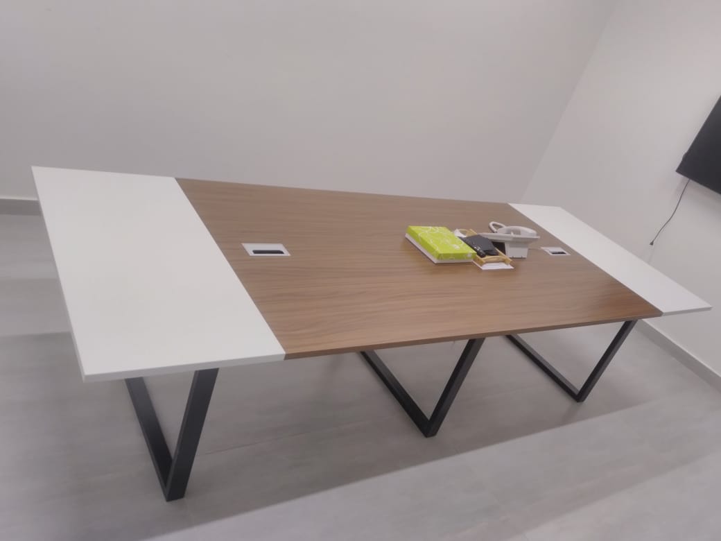 تصميم خط طاولات الاجتماعات من Office Art